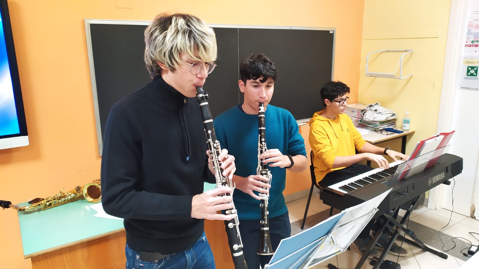 WhatsApp Image 2023-11-14 at 15.45.47 (1)